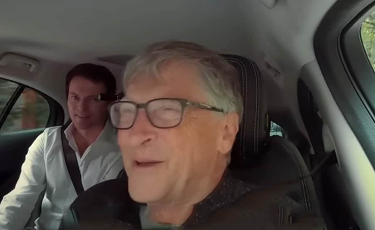 Bill Gates travels the roads of London in a self-driving car