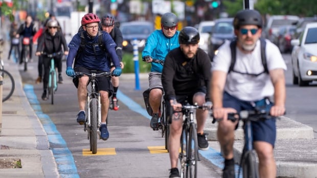 Quebec's SAAQ teaches 'Dutch reach' to prevent cyclists from being carried